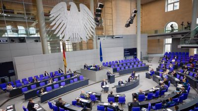 Beschlüsse im Bundestag: Milliarden für Gemeinden, Kfz-Steuerreform, Insolvenzrechtslockerung