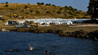 Griechische Regierung verteidigt Zustände in Flüchtlingslagern
