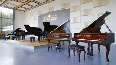 Tschechischer Milliardär kauft Klaviere, die von China wegen Taiwan-Besuch boykottiert wurden