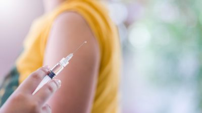 Regierung bereitet Corona-Impfungen noch für dieses Jahr vor