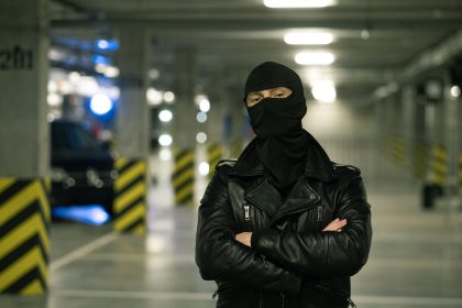 Schweizer Polizei löst Straßenparty mit Wasserwerfern, Gummischrot und Reizstoffen auf