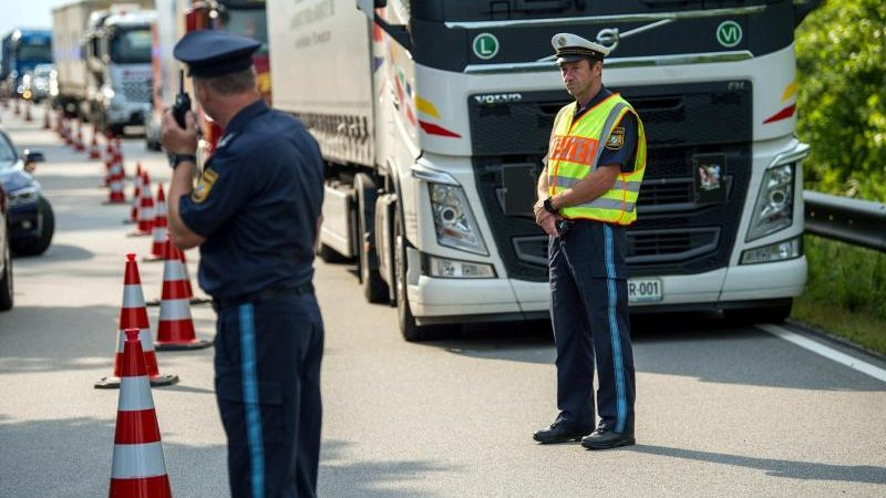 Spahn stellt sich bei Livestream-Gespräch Bürgerfragen zur Corona-Impfung – Flensburg: Kontaktverbot und Ausgangssperren