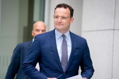 Spahn-Maskendeals: Millionenaufträge innerhalb der eigenen vier Wände?