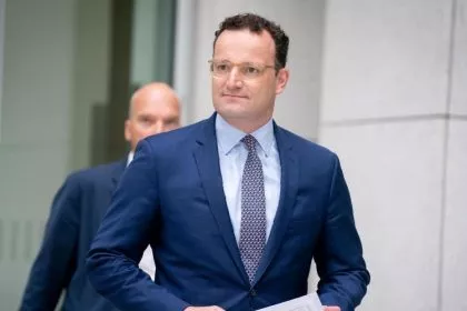 Spahn-Maskendeals: Millionenaufträge innerhalb der eigenen vier Wände?