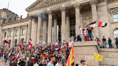 Berliner Verfassungsschutz: Eskalation vor Reichstag bei Corona-Protest kam spontan