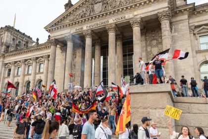 Berliner Verfassungsschutz: Eskalation vor Reichstag bei Corona-Protest kam spontan