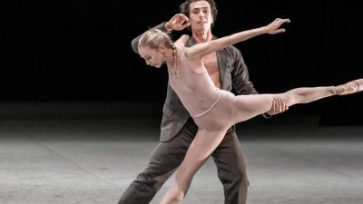 Corona-Ballet mit Abstand und Hygienemaßnahmen: Hamburg-Uraufführung von John Neumeiers „Ghost Light“
