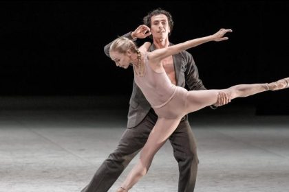 Corona-Ballet mit Abstand und Hygienemaßnahmen: Hamburg-Uraufführung von John Neumeiers „Ghost Light“