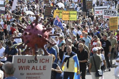 Tausende demonstrieren in Düsseldorf gegen Corona-Politik