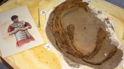 Varusschlacht in Kalkriese: Archäologen finden römischen Schienenpanzer und Fesselinstrument