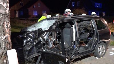 Niedersachsen: Mutter stirbt bei Autounfall – sechs Kinder teils lebensgefährlich verletzt