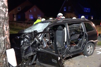 Niedersachsen: Mutter stirbt bei Autounfall – sechs Kinder teils lebensgefährlich verletzt