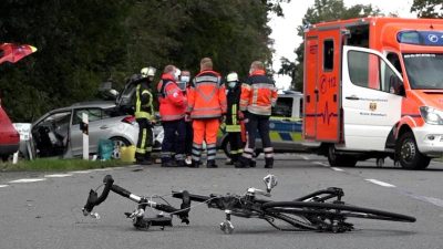 Psychisch Kranke verursacht fünf Unfälle und tötet Radfahrer – Polizei schaltet Mordkommission ein