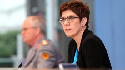 Kramp-Karrenbauer sieht „erhöhte Bedrohung“ der Nato-Truppen in Afghanistan