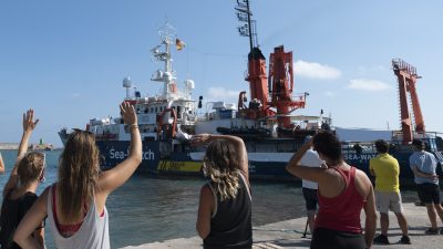 „Sea Watch 4“: Unter schwarzer Flagge der Antifa im Mittelmeer – AfD lässt Gemeinnützigkeit prüfen