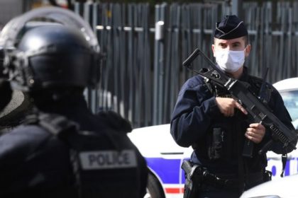 Terror in Cannes: Polizeibeamter mit Messer attackiert