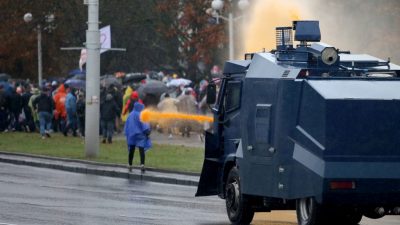 Dutzende Festnahmen bei Massendemonstration in Belarus – Einsatz von Blendgranaten und Wasserwerfern