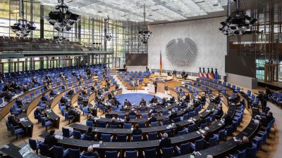 Bundestag lockert wegen Corona-Pandemie Anwesenheitspflicht