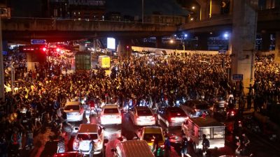Tausende Demonstranten in Thailand trotzen erneut Versammlungsverbot