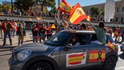 Spanier protestieren gegen Corona-Politik der Regierung – Aufhebung der Ausgangssperre gefordert