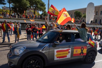 Spanier protestieren gegen Corona-Politik der Regierung – Aufhebung der Ausgangssperre gefordert