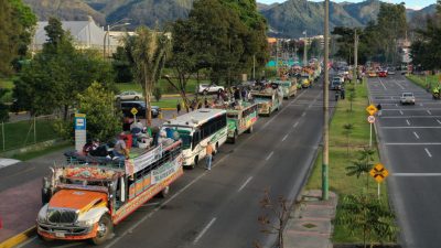 Demonstrationszug kolumbianischer Ureinwohner erreicht Hauptstadt Bogotá