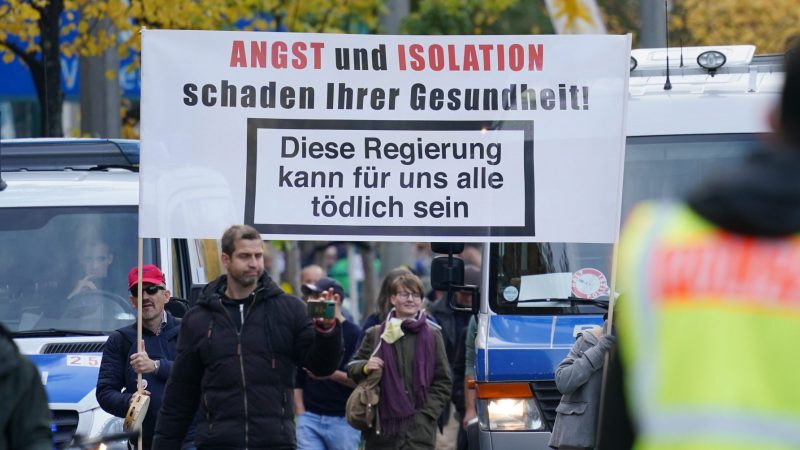 „Querdenken“-Demos in mehreren Städten: Bürgermeister warnt vor „Nazi-Gesocks“ bei Corona-Demo in Weiden