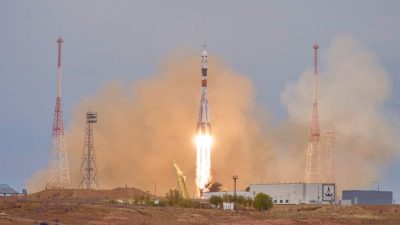 Drei Raumfahrer mit russischer Sojus-Rakete zur ISS gestartet