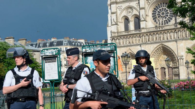 Frankreich: Islamist erhält für Hammer-Angriff auf Polizisten 28 Jahre Haft
