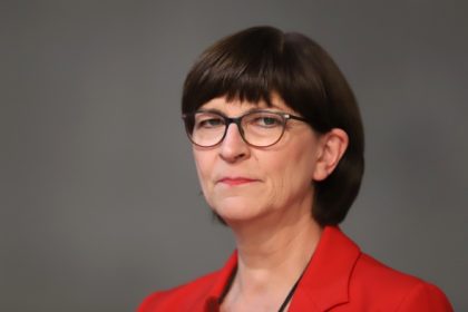 Affäre um minderwertige Masken: Esken fordert Spahn zum Rücktritt auf