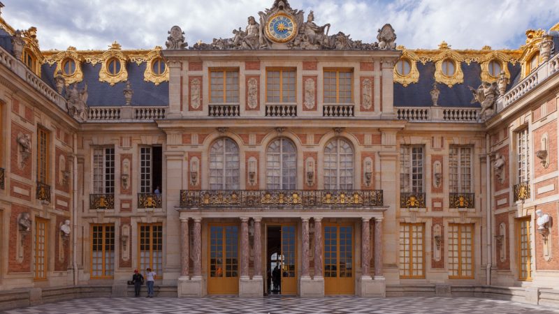 Polizeieinsatz: Selbsternannter „König“ bricht in Schloss Versailles ein – Festnahme
