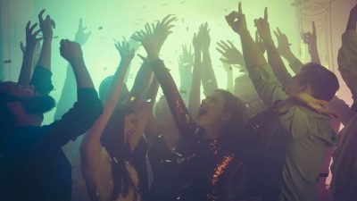 Den Haag: Niederländer feiern letzte Party vor dem Lockdown – DJ: „Ich habe kein gutes Gefühl“
