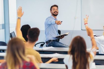 Entspannte Corona-Lage an deutschen Schulen – Bildungsministerin: „Infektionen überwiegend außerhalb der Schulen und Kitas“