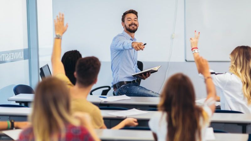 Entspannte Corona-Lage an deutschen Schulen – Bildungsministerin: „Infektionen überwiegend außerhalb der Schulen und Kitas“