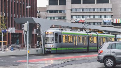 Straßenbahn in Hannover schleift Passagier mit – Mann schwer verletzt