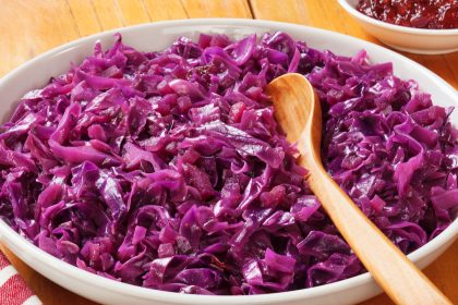 Rotkohl aus der Tiefkühltruhe schlägt Produkte im Glas oder Beutel