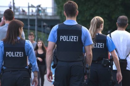 Die Erschaffung der Geächteten – Rassismusdebatte gegen Polizei à la Kulturrevolution?