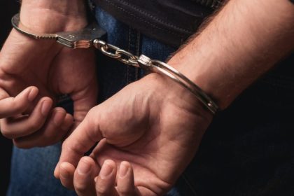 Ehepaar im eigenen Haus erstochen – Partner der Tochter in Untersuchungshaft