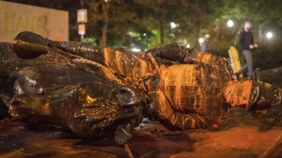 Portland, USA: Randalierer reißen die Statuen von Roosevelt und Lincoln nieder
