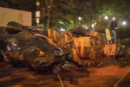 Portland, USA: Randalierer reißen die Statuen von Roosevelt und Lincoln nieder