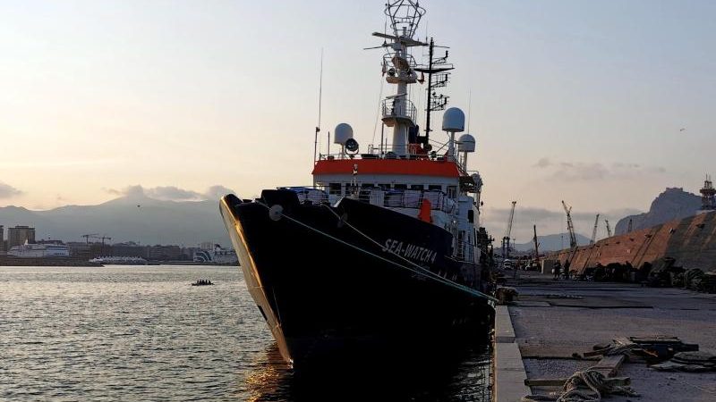 Bootsmigranten: Scheuer setzte NGO-Schiffe fest –  Hamburger Gericht erteilt Erlaubnis zum Auslaufen