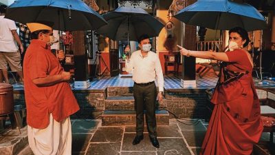 Bollywood kämpft mit Regenschirmen gegen Corona