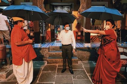 Bollywood kämpft mit Regenschirmen gegen Corona