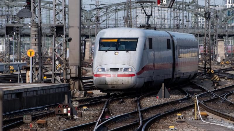 Lebensgefahr im ICE bei Wolfsburg – Zugbegleiter musste nach Angriff reanimiert werden
