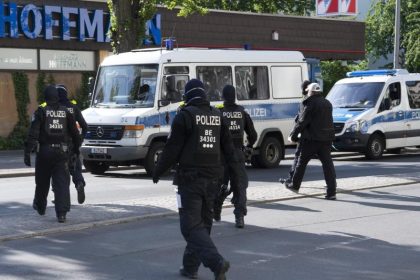 190 Polizisten bei Razzia gegen 15-jährigen mutmaßlichen Islamisten im Einsatz