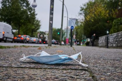 Brandenburg verhängt Beherbergungsverbot für Berliner – Sechs Bars wollen Sperrstunde kippen
