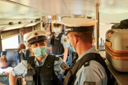 Maskenpflicht: 6.000 Bundespolizisten ermahnen binnen eines Tages 3.000 Reisende