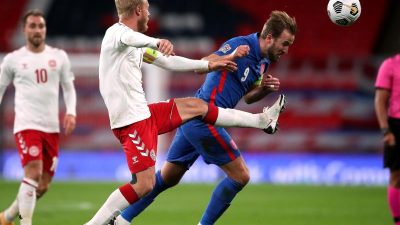 Dänemark besiegt England – Lewandowski-Doppelpack für Polen