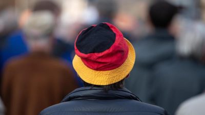 Protest gegen Höcke und Pegida in Dresden