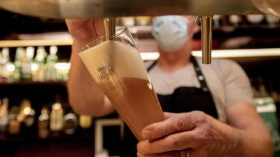 Verband: Bierabsatz in Deutschland in Corona-Pandemie dramatisch eingebrochen